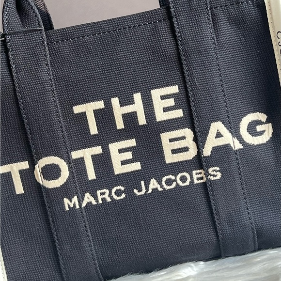 💰SOLD - Marc Jacobs The Jacquard Medium Tote Bag - Picture 2 of 14